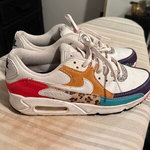 Women’s Nike Air Max 90 SE- Animal White -Size 9